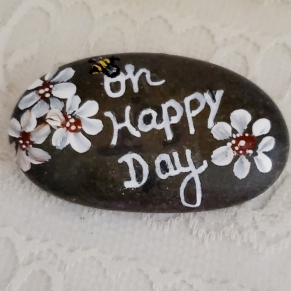 Painted Personalized Rock, Happy Day Rock with Daisies, Sentimental word rock - Picture 1 of 6